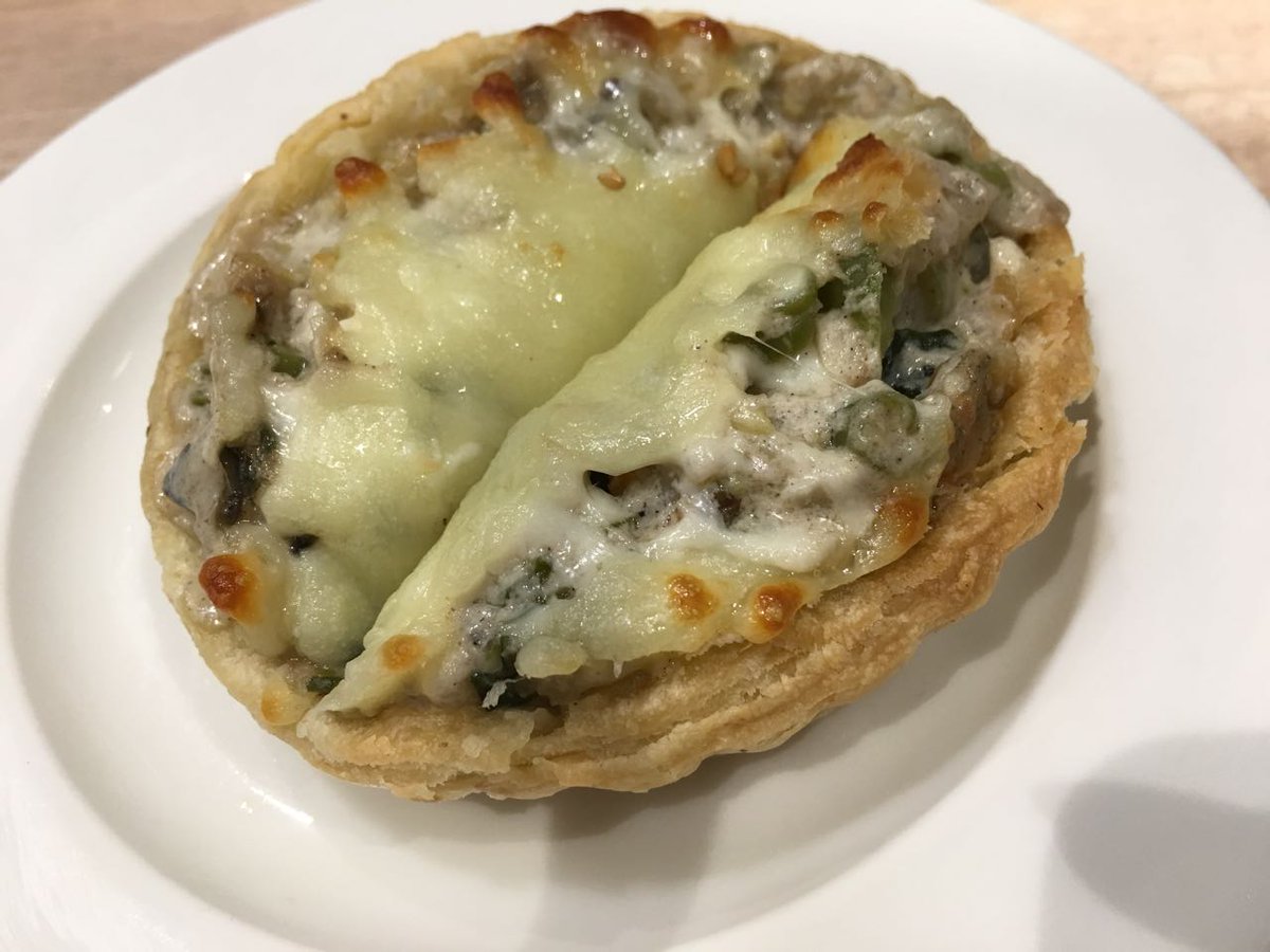 lovelyricha1's tweet image. Whether you want a wholesome quiche or a decadent hot #chocolate or a sinful tub #cake - #Elementaria should be your stop @ celebratemybeautifullife.blogspot.in/2017/12/Merry-… :)

#foodblogger #foodlover #foodphotography #foodgasm #desserts #christmas #foodie #bloggers #reviews #photographer #beautiful #art