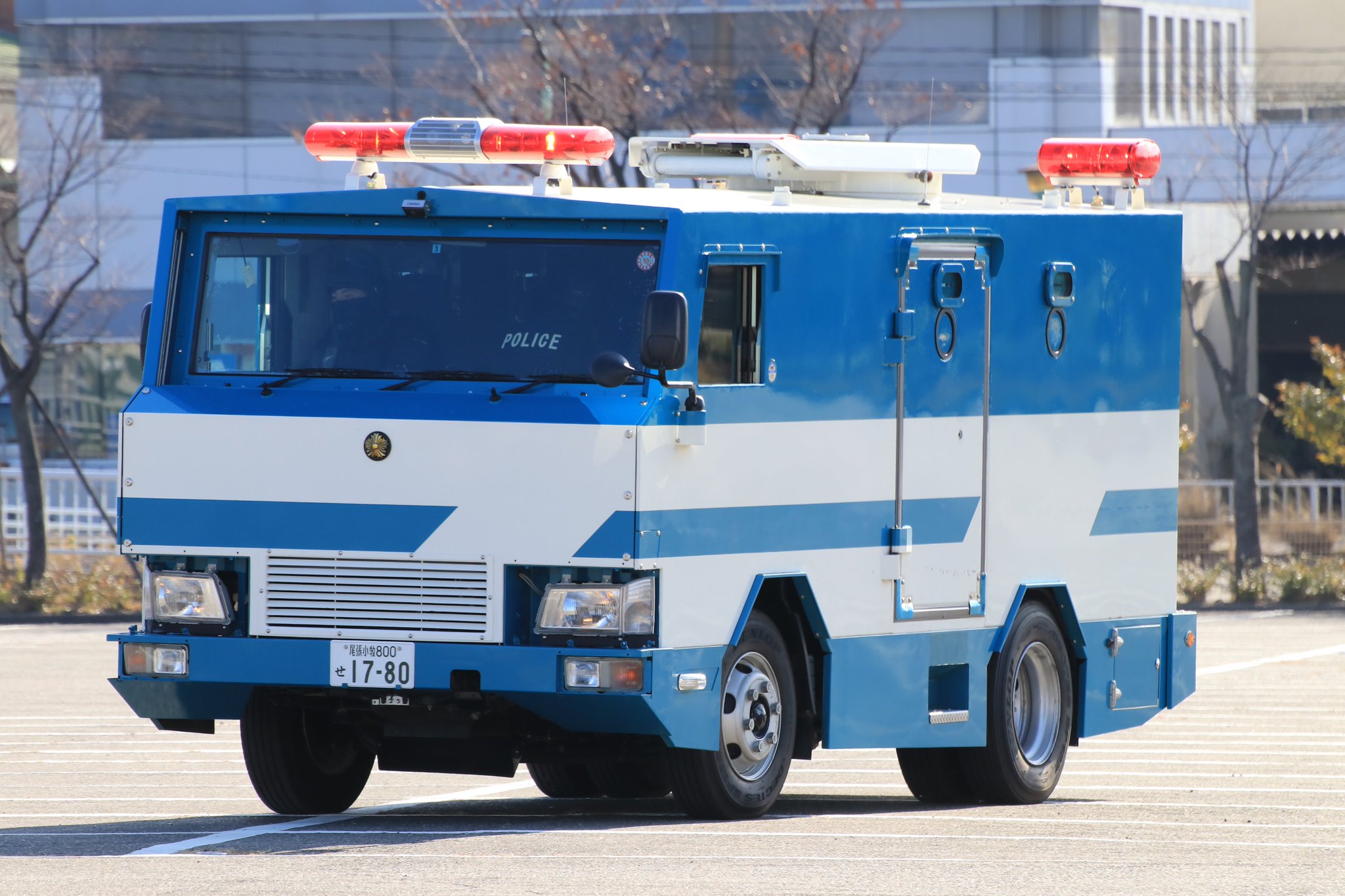 raiz 特型警備車 機動隊 Amazon.co.jp: RAIS 1/43 F-3 特型警備車 1970 警察本部機動隊
