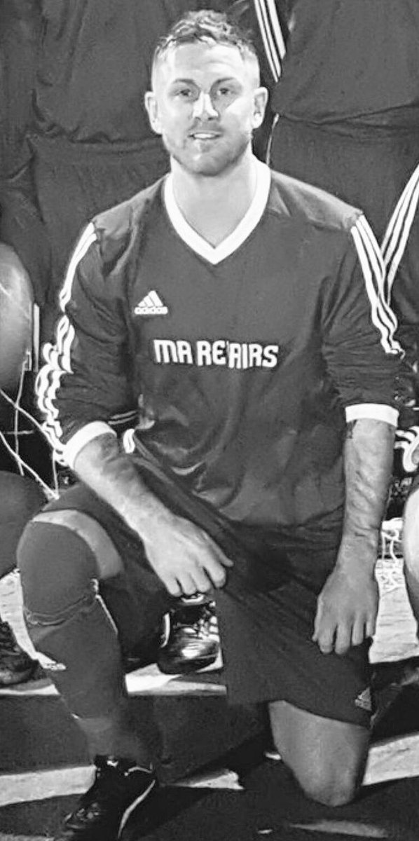 ***NEW SIGNING***
Manager <a href="/SteveLloyd_10/">Steve Lloyd</a> brings in some experience with the signing of @Warbywarbz85 to Townfield Lane #WelcomeSteve ⚫️⚪️⚫️⚪️⚫️