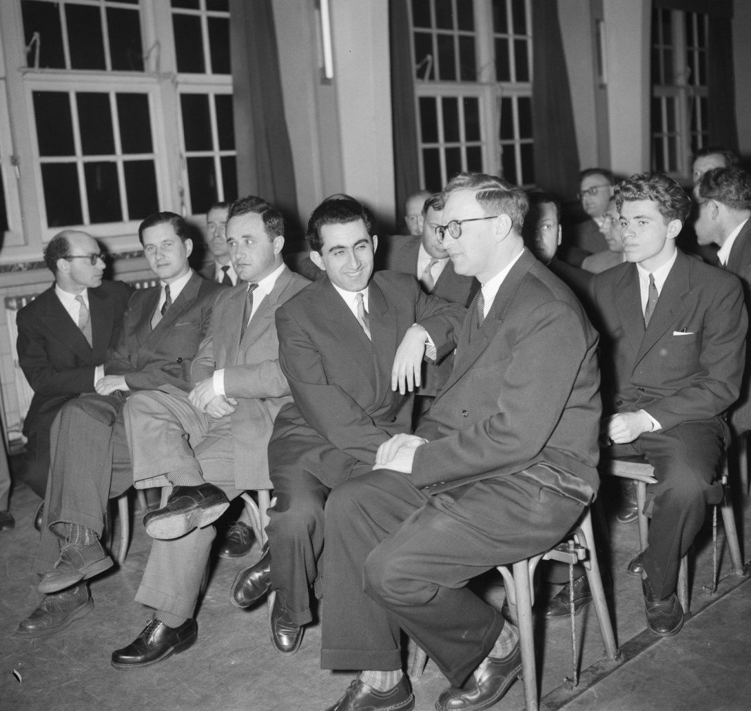 Douglas Griffin on X: FIDE Candidates Tournament, Amsterdam 1956. The  mayor with Boris Spassky; Vasily Smyslov looks on. (Source:   #chess  / X