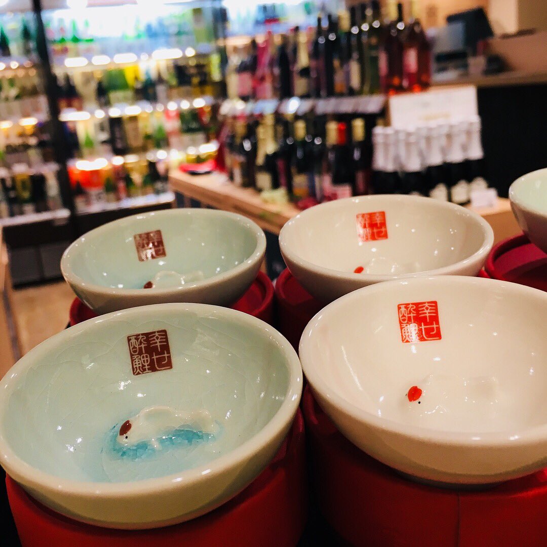 ひろしまブランドショップ Tau V Twitter 鯉ちょこ 入荷致しました 酒処であり 鯉処でもある広島の酒を飲むのにぴったりのお猪口です 表情がひとつひとつが微妙に異なります あらかじめご了承下さい 価格 16円 税込 酒器 日本酒 広島 鯉 カープ 広島