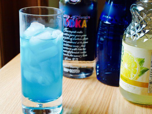 ModeEvents's tweet photo. Blue curacao is an absolute stunning liqueur for making the most striking cocktails and shooters. https://t.co/KA7uGyZRph https://t.co/llCsqFY68k