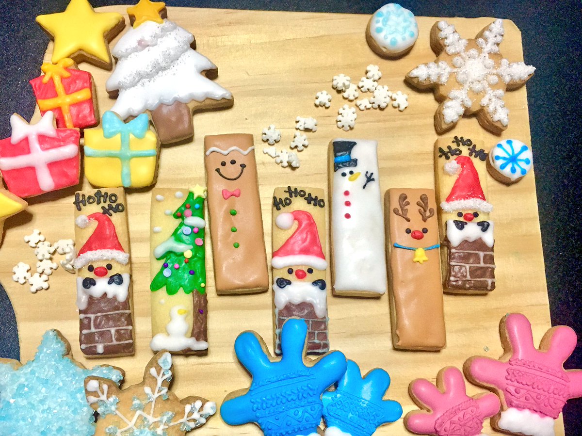 どき子 お菓子垢 Twitter वर クリスマスの手土産 ラッピングしたらこんな感じ クリスマスは ぬくもりの村 ってところいってきたよー ˊદ 絵本の世界みたいで可愛くて 絶対インスタ映えやのに 上手く撮れないってゆう ははは お