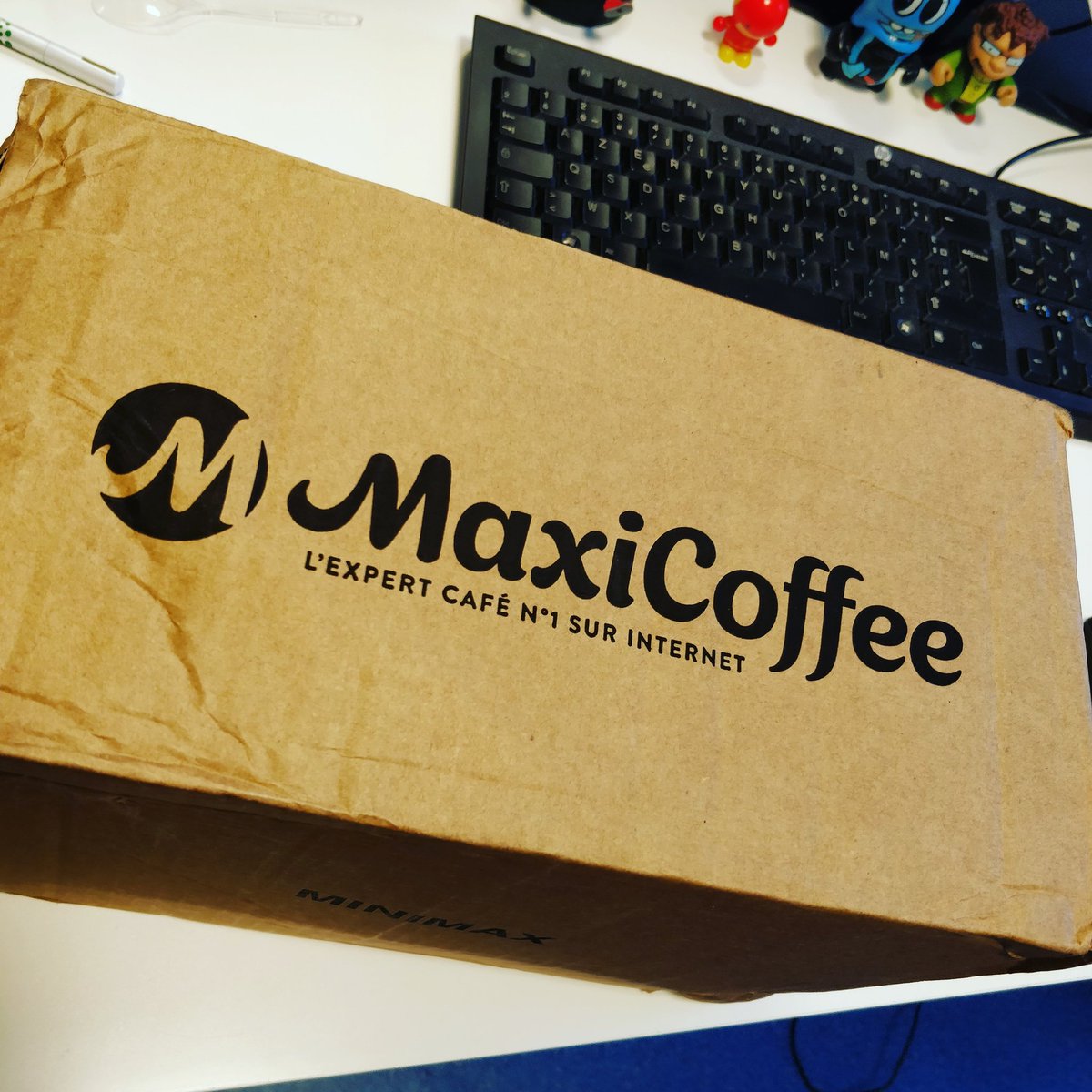 MDannoG's tweet photo. Le #MaxiPereNoel est passé en avance😍
Qui s'est qui va boire du bon #café des @CafesLugat !? C'est Bibi 😎
#maxiteam @MaxiCoffee #coffeelovers #coffeetime #goodcoffee https://t.co/eHqbprOX9D
