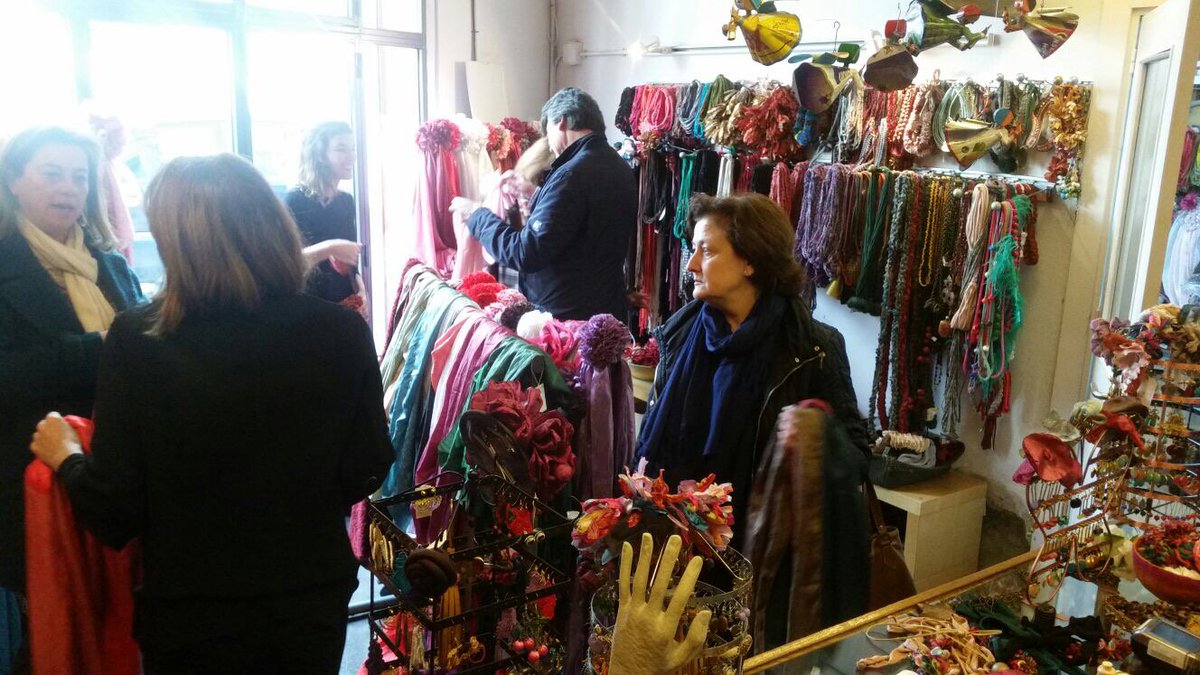 Supercheria_com's tweet photo. #FelizJueves ¡Segundo dia de #mercadillo! Os esperamos esta tarde :) #Supercheria #complementos #handmade #RegalosMolonesDeNavidad https://t.co/9a9bP5chm3