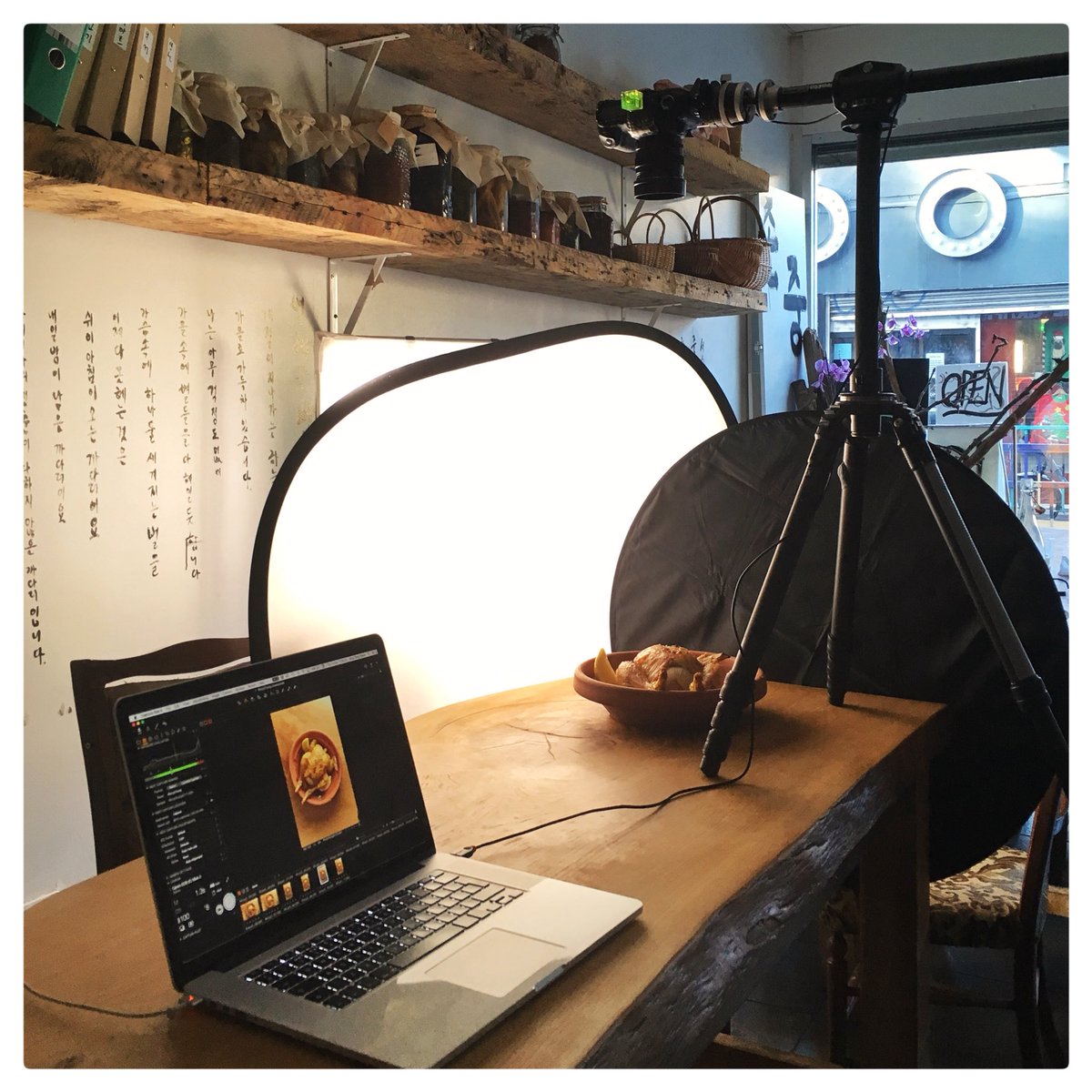 MingTangEvans's tweet photo. Test driving @Nanguang_LED with @captureonepro today @skykongkongcafe So far, they’re best of friends and it’s all working out very nicely. #lightingnerd #locationlighting #onlocation #Bristol #travelphotography #foodphotography https://t.co/cEPkvxiYn6