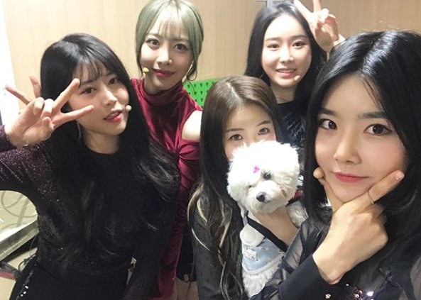 BRAV7GAYS's tweet photo. [#BGOFICIAL] 오랜만에 단체사진이죠~~~~~~~ 오 ! https://t.co/u417U0xN1l