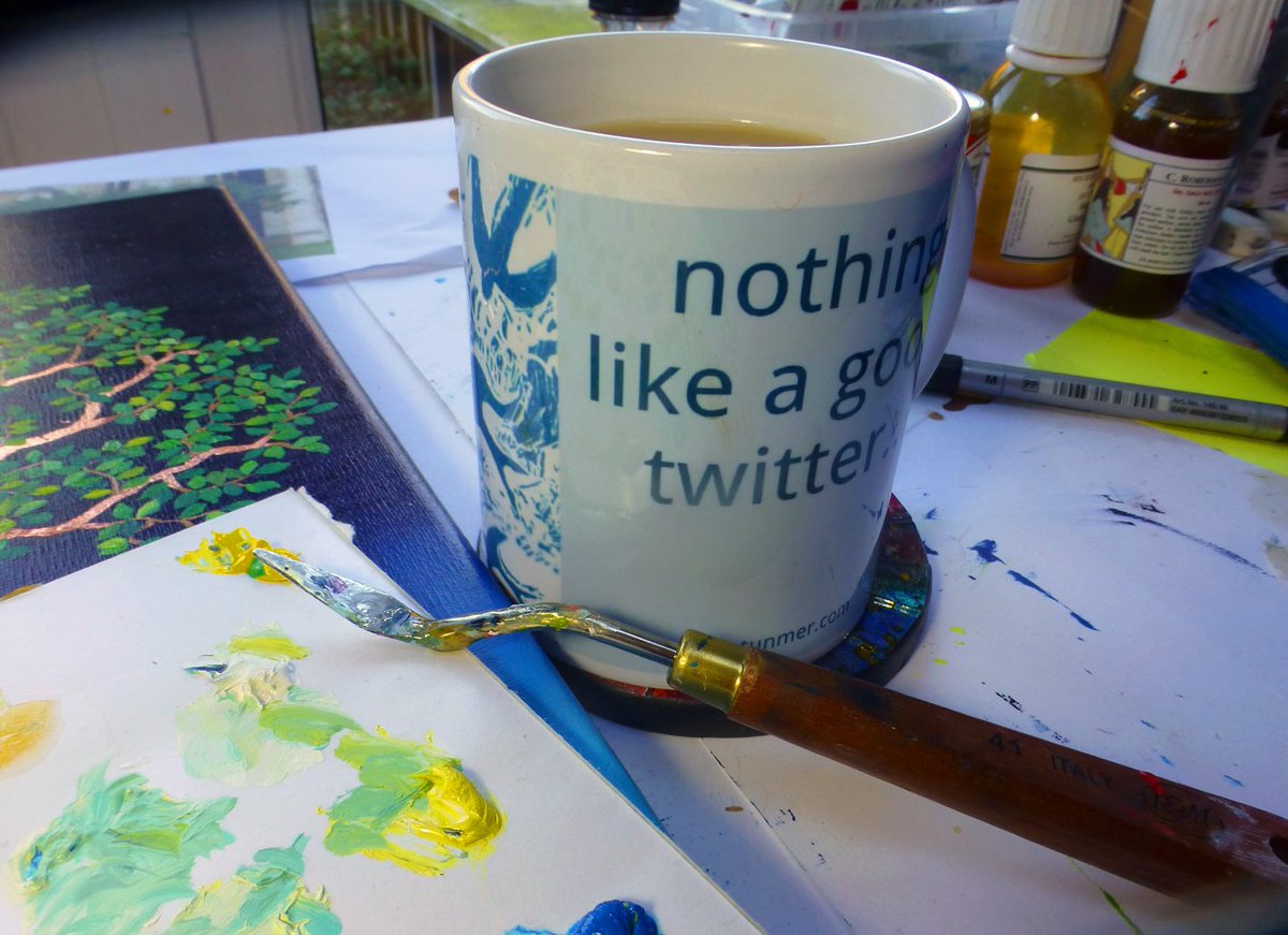 MaureenMace's tweet photo. Started a new painting of Cambridge. Beside my painting is my new Twitter mug given to me by one of my students. Fabulous mug by @JoTunmer #Cambridge #mug #painting #Twitter #twittermug https://t.co/dZ1kGtEZos