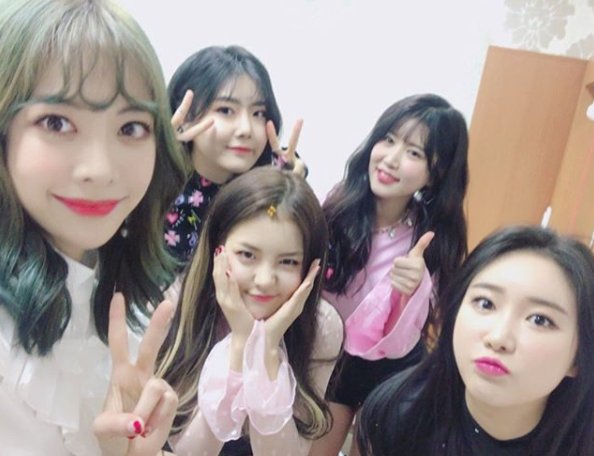 BRAV7GAYS's tweet photo. [#BGOFICIAL] 행복한 쁘걸이들 🤪! https://t.co/5dbcvN2PVg
