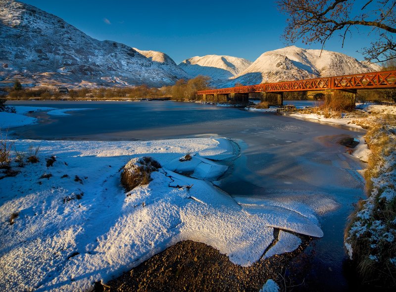 On the 14th day of December True Highlands brings to you........railbridge at the head of Loch Awe

#railway #trains #bridge #scotland #loch