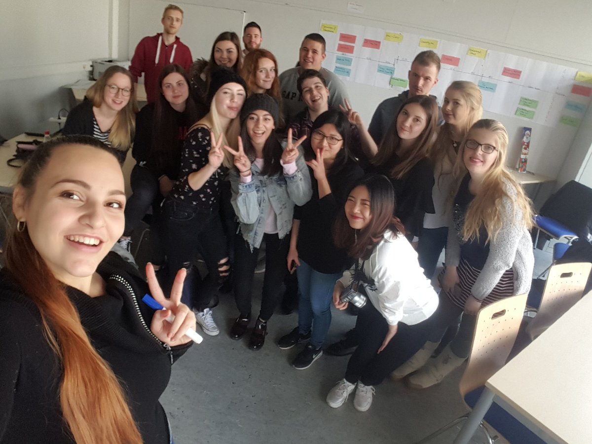 Elenizzza's tweet photo. "Menschen, die viele Selfies posten sind narzisstisch" #onkomm #letzte #session #onkommselfie #okbc17 https://t.co/AS8FSIPJJZ
