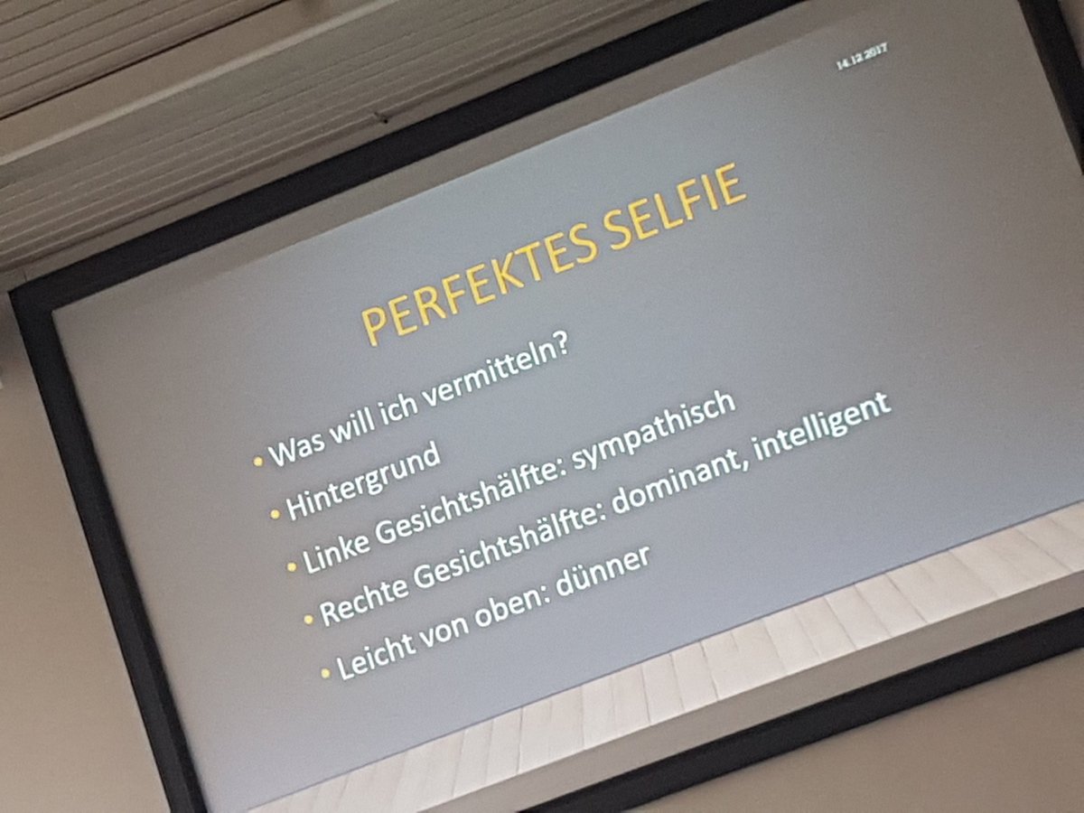 LoCo_CoCo27's tweet photo. Jeder will doch immer das perfekte #selfie Posten? Aber wie geht das? Hier ein paar Tipps aus der #onkommselfie session wie andere euch wahrnehmen 😆 #okbc17 #onkomm #hda #barcamp https://t.co/zfNnm0ZWyE
