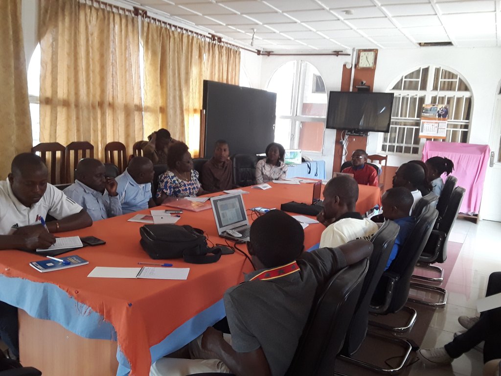 SamKavono's tweet photo. Les representants des structures sanitaires appuyés par @UNFPARDC participent activement à l'evaluation des activités des pairs educateurs dans le #Projet3C avec @Kokojoelle @philomusa44 @TMusavuli @liesse_eliel https://t.co/aRdFaxLznh