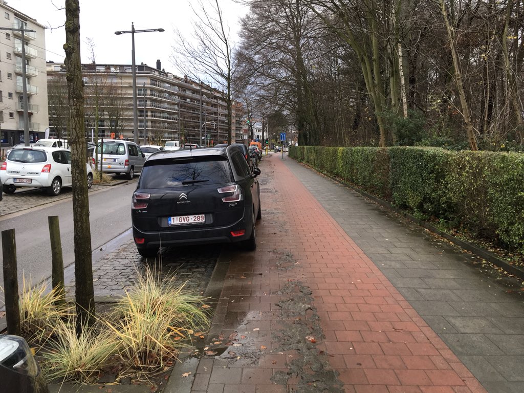 JoCleykens's tweet photo. @LPAntwerpen En als jullie toch bezig zijn met de dossiers: maak er gelijk eentje voor de Turnhoutsebaan in Deurne. Ook daar dagelijkse kost. #fietsvreugde https://t.co/ZiflU4RRt4
