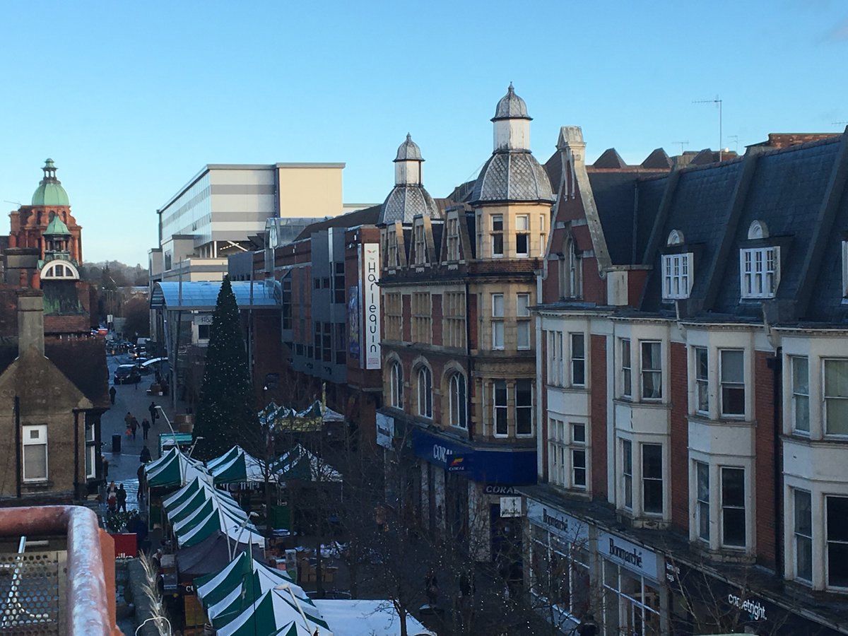 Beautiful blue skies over Redhill today and <a href="/redhillmarket1/">Redhill Market</a> 
Support your local traders and shops this Christmas.
#Redhill