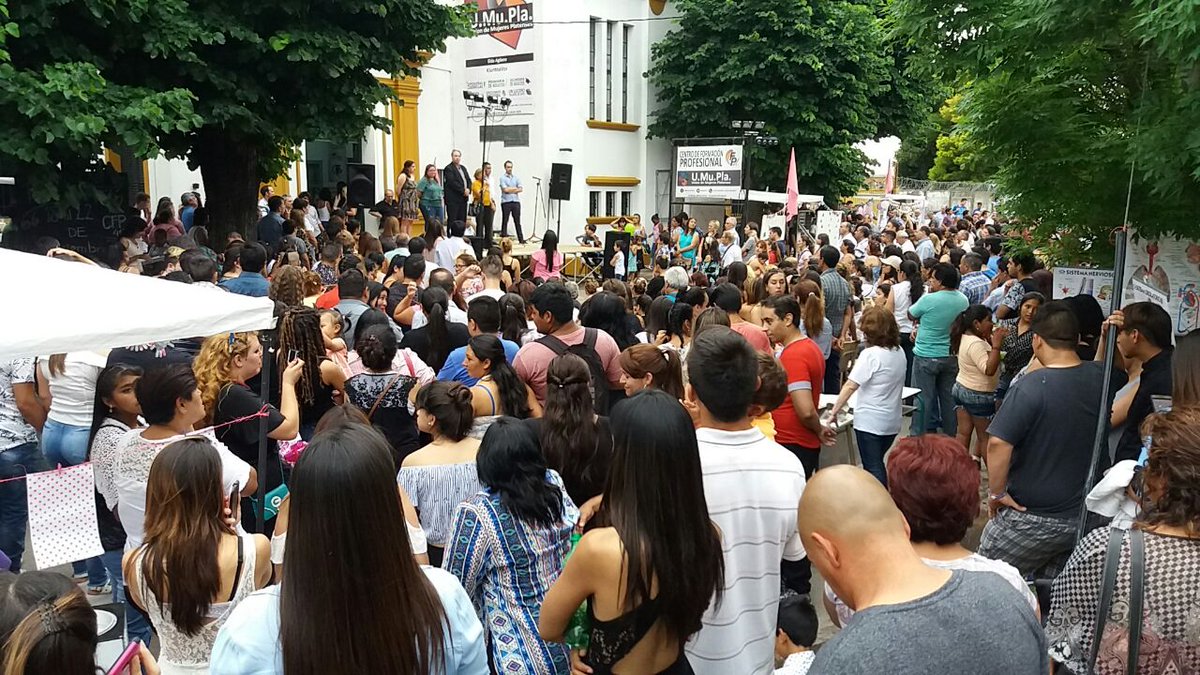 LosHornosDGT's tweet photo. Se realizó el acto de cierre de año, entrega de diplomas y muestra del CFP N°413, CENS N°456 y #FINES #UMUPLA
#LosHornos🌴
Presencia de autoridades de #CILHO, @eldaaguero, Ramón Cano (Inspector de Escuelas Técnicas) entre otros. https://t.co/9CImuyvE0Z