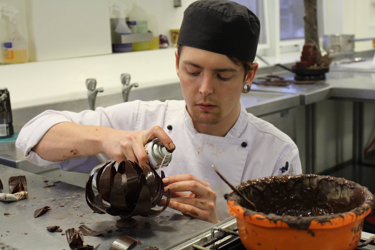 LIT on Twitter: "We were delighted to welcome Chocolatier @chef_erikVdV back on campus yesterday. Erik was working with our 3rd year Culinary Arts students teaching the art of chocolate sculpting. #MakeitLIT… https://t.co/bWudDH1jlr"
