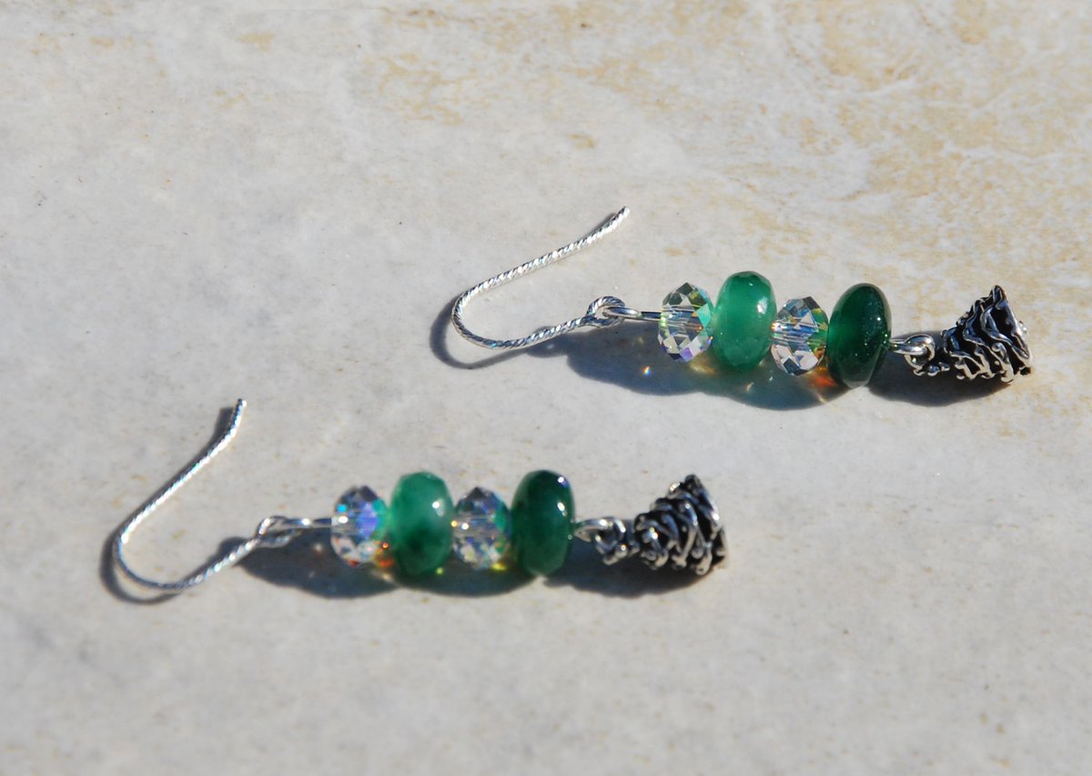 KarmaKittyJewel's tweet photo. #Sterling #Silver and #emerald #christmastree #etsyhandmade #etsymntt #etsysocial #etsyjewelry #christmasjewelry #emeralds #bling #blingearrings #holiday #forher https://t.co/cLoJ20OQsf via @Etsy https://t.co/fFabM5ywQR