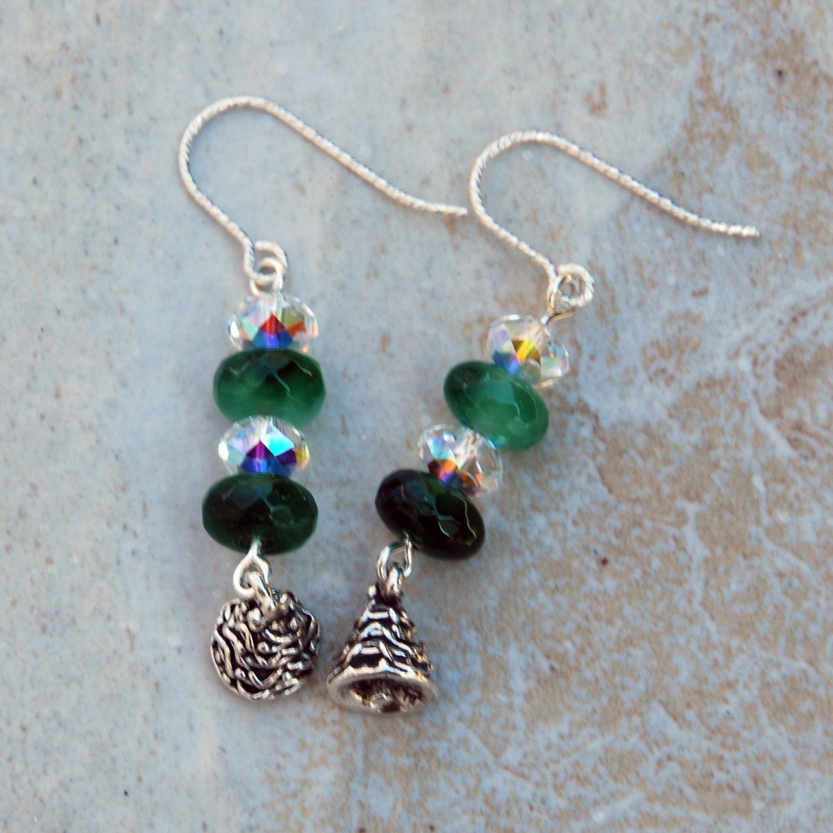 KarmaKittyJewel's tweet photo. #Sterling #Silver and #emerald #christmastree #etsyhandmade #etsymntt #etsysocial #etsyjewelry #christmasjewelry #emeralds #bling #blingearrings #holiday #forher https://t.co/cLoJ20OQsf via @Etsy https://t.co/fFabM5ywQR