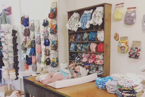 hetkanWel's tweet photo. Wist je dat het #restafval in #Nederland voor 5% uit #luiers bestaat? De wasbare luier kan daar #verandering in brengen. Sanne Schotting #promoot de komende #weken dit #alternatief in haar Poep-Up Store: https://t.co/FgGU8EbpUT #inspiratie https://t.co/IJOw63cdd3