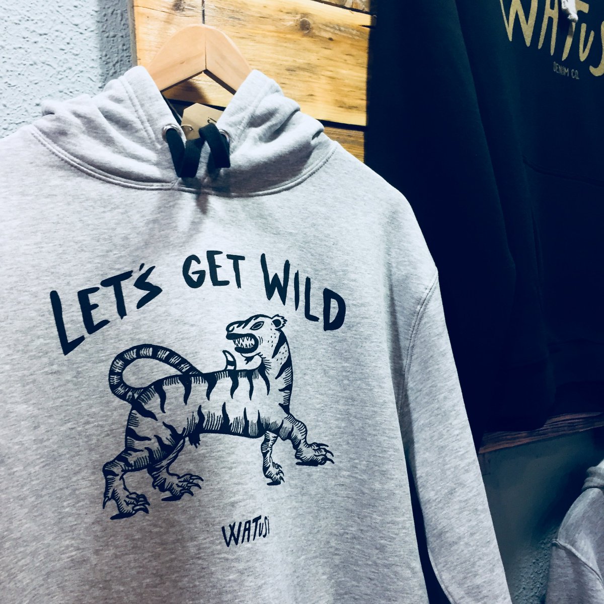 Nueva colección de sudaderas WATUSI diseñadas por <a href="/micocographics/">Micoco Graphics</a> 👌 ¡En breve en la web!