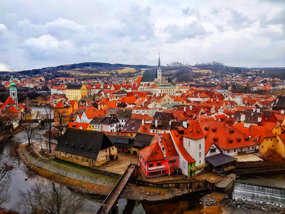I've decided that this little town is on my top 10 list of favourite places in the world. It's a must visit if you go to the Czech Republic ❤ #ceskykrumlov #czechrepublic #travel