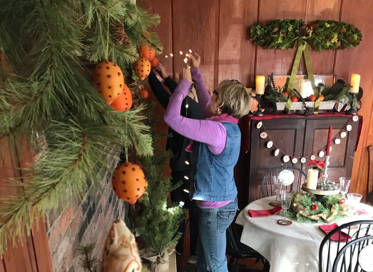 ErinWMUR's tweet photo. The holidays are coming into view this week on @NHChronicle as we take you on the @ExeterHouseTour #wmur #NHChronicle https://t.co/oWPEdfBRrd