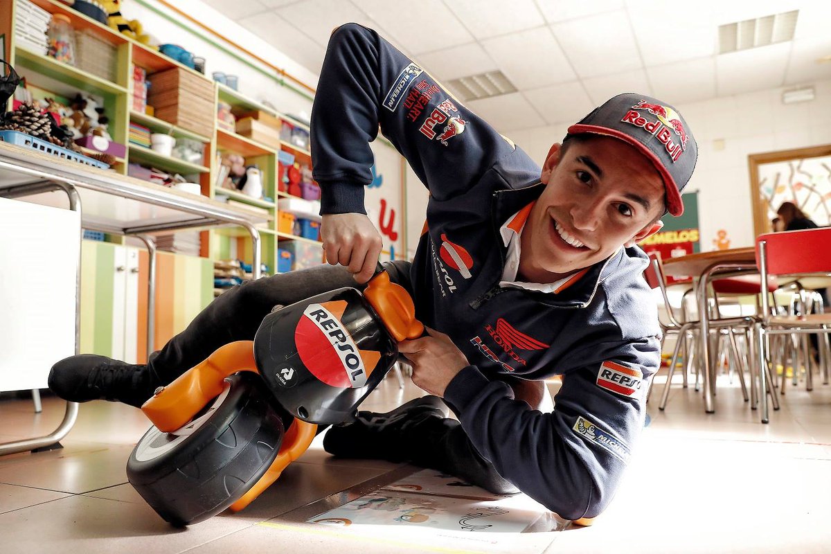¡Sorteo! #LaSalvadaDeMarc
Haz RT a este tuit y síguenos si quieres llevarte a casa el correpasillos de Marc
Márquez firmado por él 🔛
Base Legales aquí 🎓👉 box.repsol.info/2o2SxWl 
#LaSalvadaDeMarc