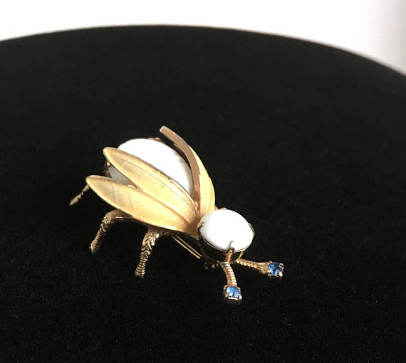MimisJewlryBTQ's tweet photo. See new listings daily - follow us for updates. #jewelry #teamlove #etsyretwt #bestofetsy #vintage https://t.co/RPlfZ0RFNY