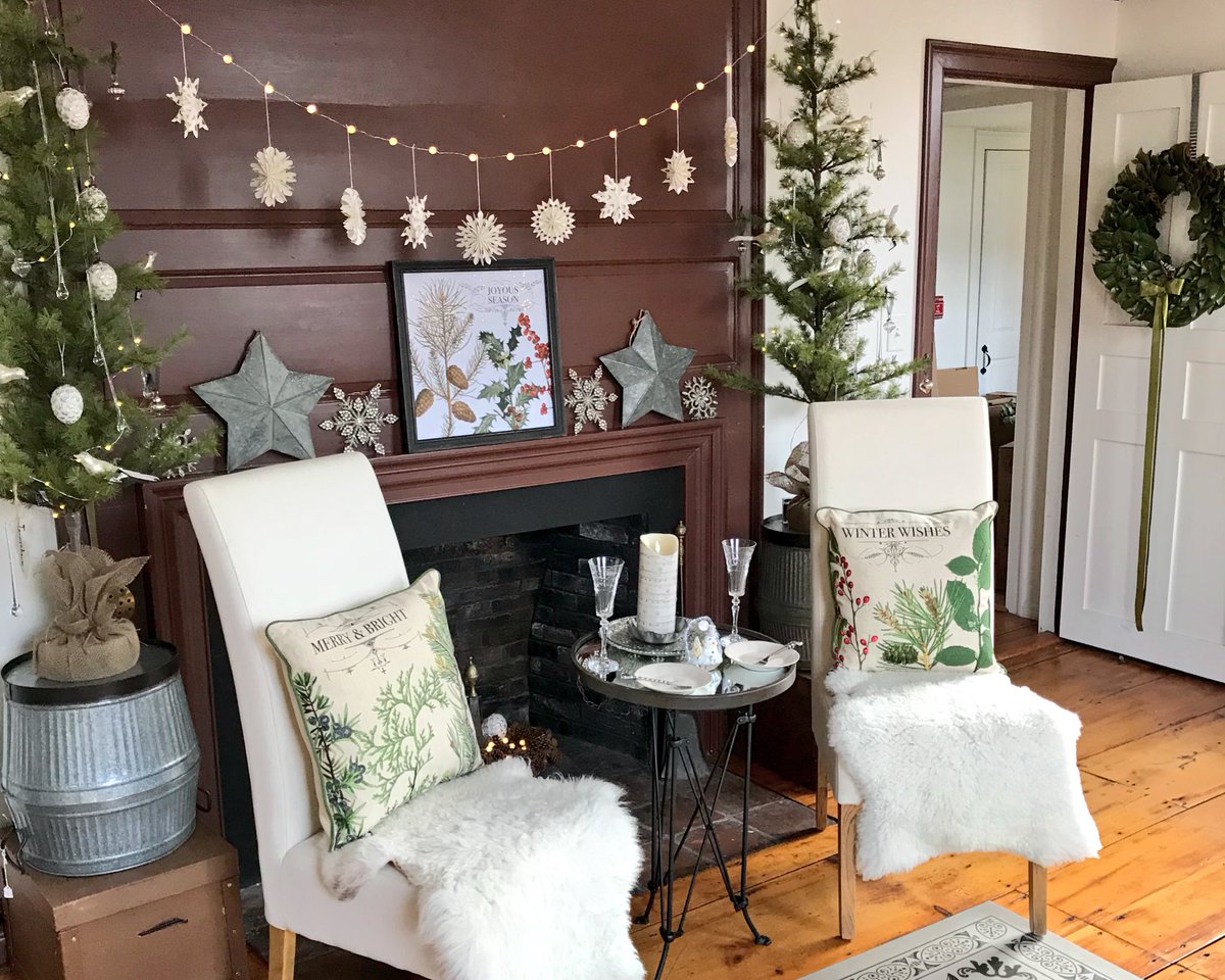 NHChronicle's tweet photo. The holidays are coming into view this week on @NHChronicle as we take you on the @ExeterHouseTour #wmur via @ErinWMUR https://t.co/EBwlEuvF6H