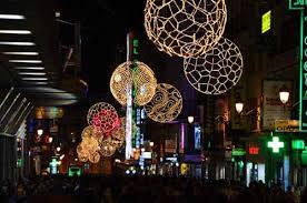 Una año más las calles de toda España se viste de luz para celebrar la Navidad y nos invitan a pasear y disfrutar de las compras para estas fiestas, no dejes para última hora la compra de los regalos de tus seres queridos y disfruta del ambiente de fiesta.
sontusaromas.com