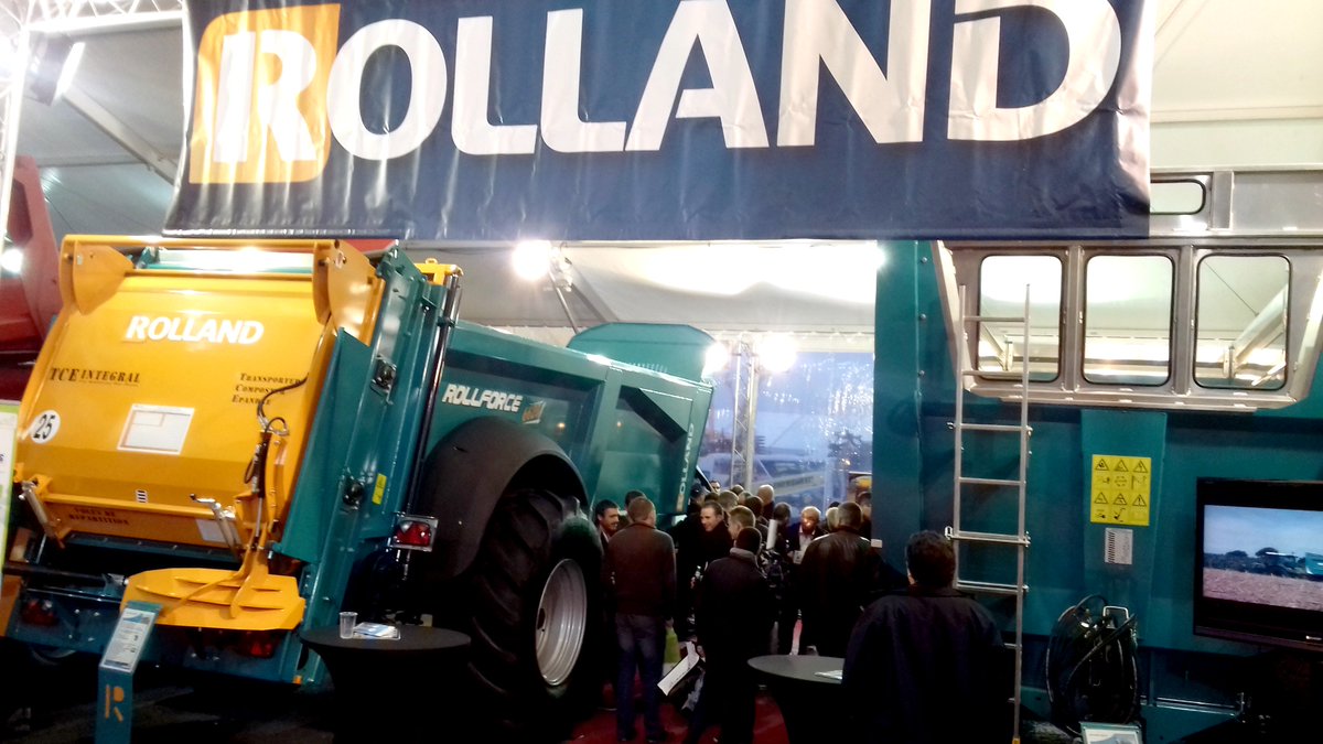 RemorqueROLLAND's tweet photo. Toujours une très forte affluence sur le Stand #Rolland au @SalondesETA ! 😊 Rendez-vous aujourd'hui en Chapiteau S2 face à MF pour découvrir nos solutions de haute technologie en #épandage et en #transport, et bien sûr échanger avec la #RollTeam dans la bonne ambiance ! 😉🚜 https://t.co/0Zv1j5mm6F