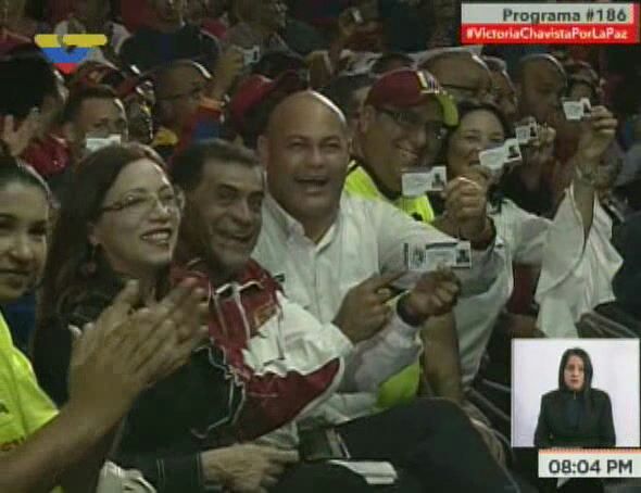 jlberroteran's tweet photo. #Noticias: "Nosotros seguiremos sacándole el Carnet de la Patria al pueblo".
https://t.co/O9gOPdP4Jk | @VTVcanal8 
#Venezuela #Patria #Revolución https://t.co/jQHwwapH6p