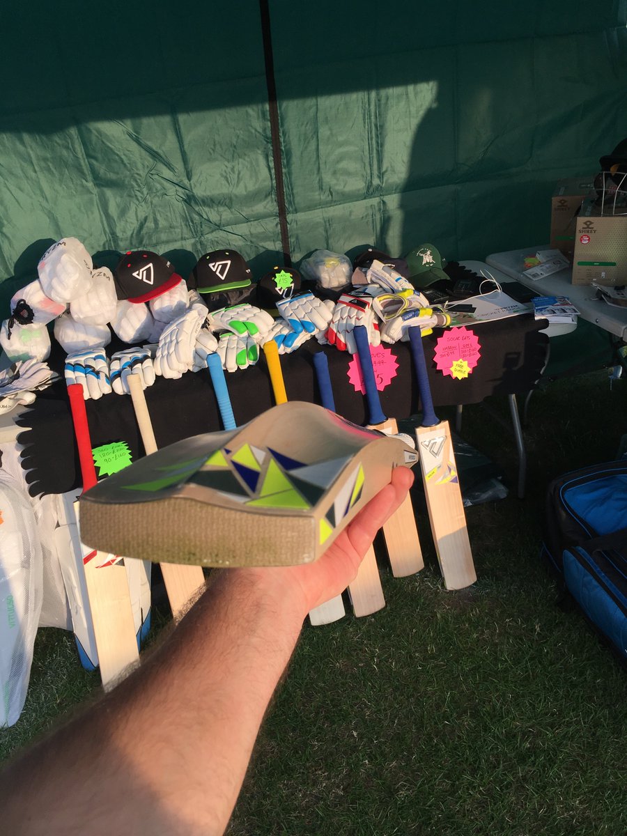 Last Two Solar Bats left! 
1 x Grade 1 Harrow
1 x Grade 1 Size 6

Buy now for Christmas Delivery > pryzmcricket.co.uk/collections/cr…