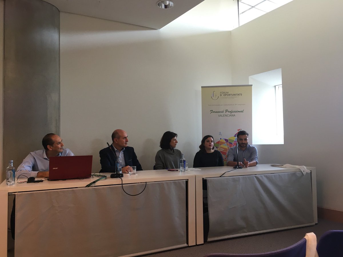 healthveteacher's tweet photo. #forumdFP @ausiasmarch Experiencias de FP Dual https://t.co/qprtPokJ7s
