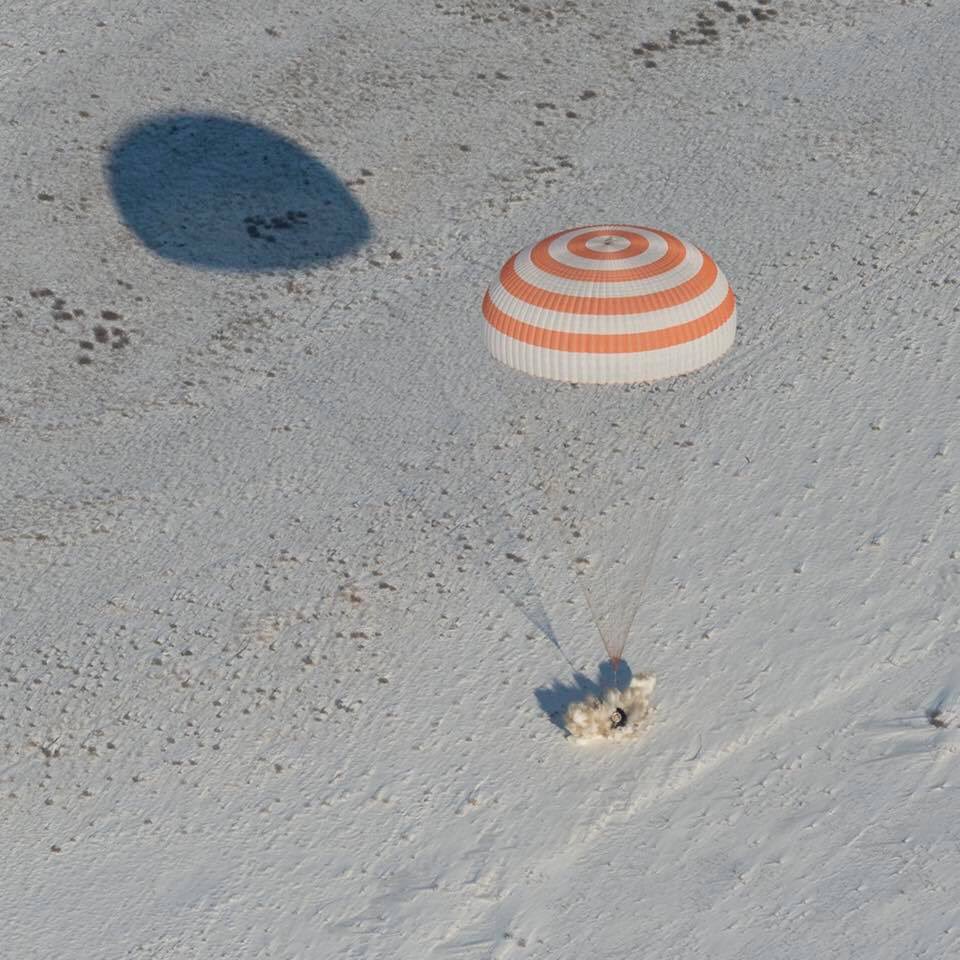 crocodilekatie's tweet photo. Welcome home @SergeyISS, @AstroKomrade and @astro_paolo!!! #SoyuzMS05 #EXP53 #ISS https://t.co/bn45yP7otH