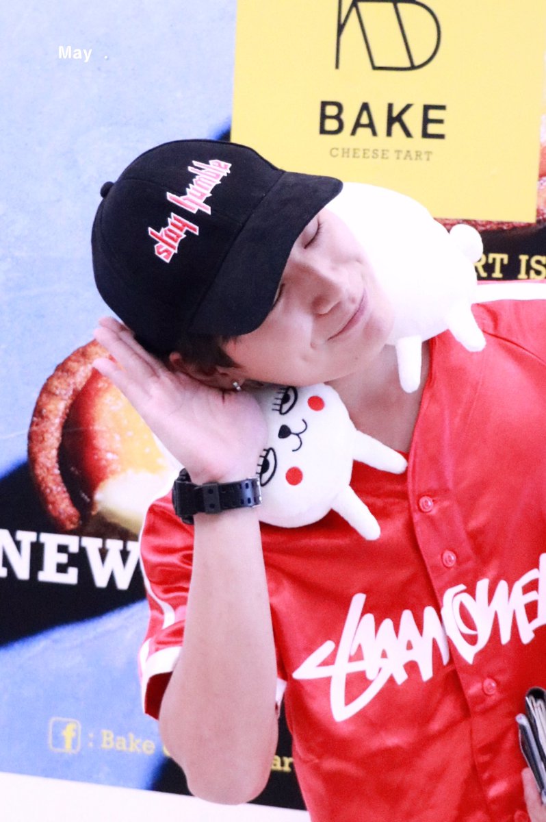 14.12.2017 in Suvarnabhumi💕 
Kit，Hat photo you want，5555😆
<a href="/kristtps/">คุณพี⛅💛</a> <a href="/krist_est/">Krist Fanclub</a> #ยยขคพ 
#ยูยู่ของคุณพี #พลทหารของก้อน #KristPerawat #gxxod