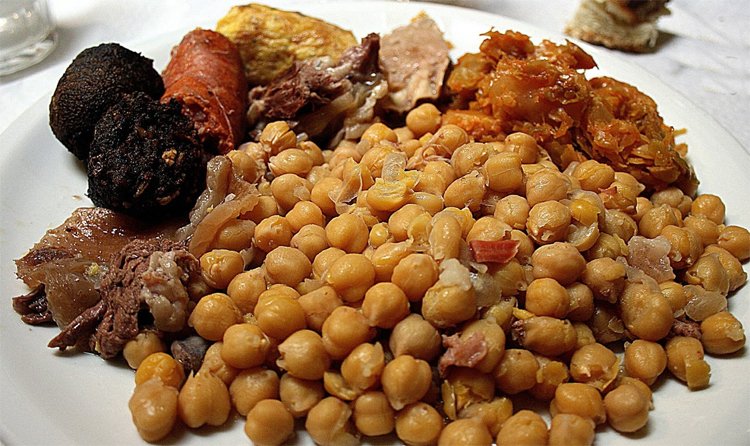 No hay mejor forma de recordar a #SanJuanDeLaCruz  que disfrutando de un #autentico #cocidosanjuaniego, como el que se prepara en #fontiveros. Os dejamos receta goo.gl/tRcDb8
En #Avila también podemos presumir de #cocido