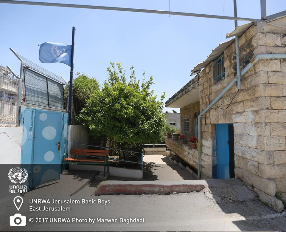 Nell’area di #Gerusalemme UNRWA gestisce 4 centri sanitari di base e 16 scuole, tra cui la Jerusalem Basic Boys School che fornisce istruzione di base gratuita a 55 studenti. #PeriRifugiatiPalestinesi