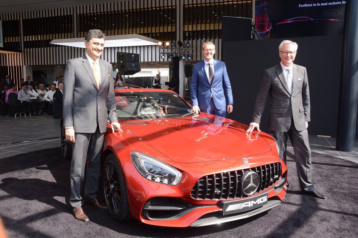 PowerDrift's tweet photo. .@MercedesBenzInd inaugurates 2 new facilities in Mumbai. @MBlandmarkcars Thane is spread over 83k sq. ft. ,hosts 11 cars for display &amp; has 27 service bays. Landmark Cars, Kandivali is spread across 7.5k sq. ft. &amp; has a 6 car display area, dedicated café Mercedes &amp; boutique. https://t.co/nyhy4exaNi