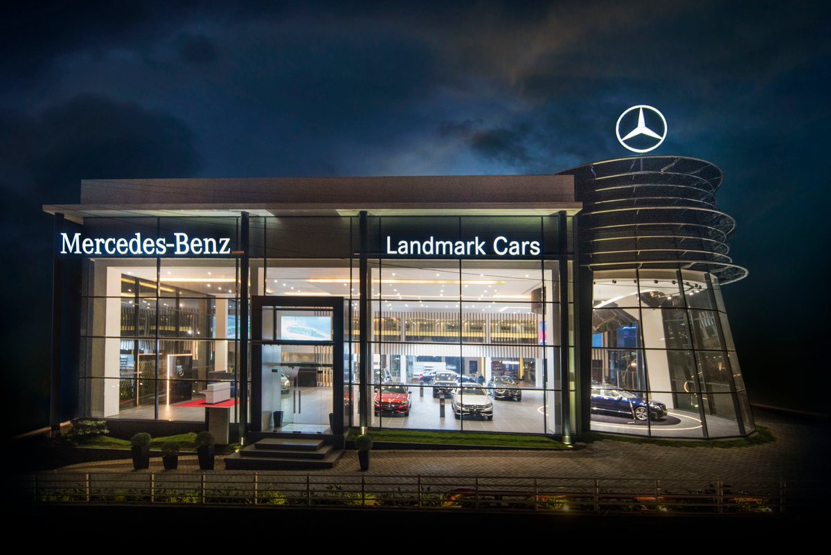 PowerDrift's tweet photo. .@MercedesBenzInd inaugurates 2 new facilities in Mumbai. @MBlandmarkcars Thane is spread over 83k sq. ft. ,hosts 11 cars for display &amp; has 27 service bays. Landmark Cars, Kandivali is spread across 7.5k sq. ft. &amp; has a 6 car display area, dedicated café Mercedes &amp; boutique. https://t.co/nyhy4exaNi