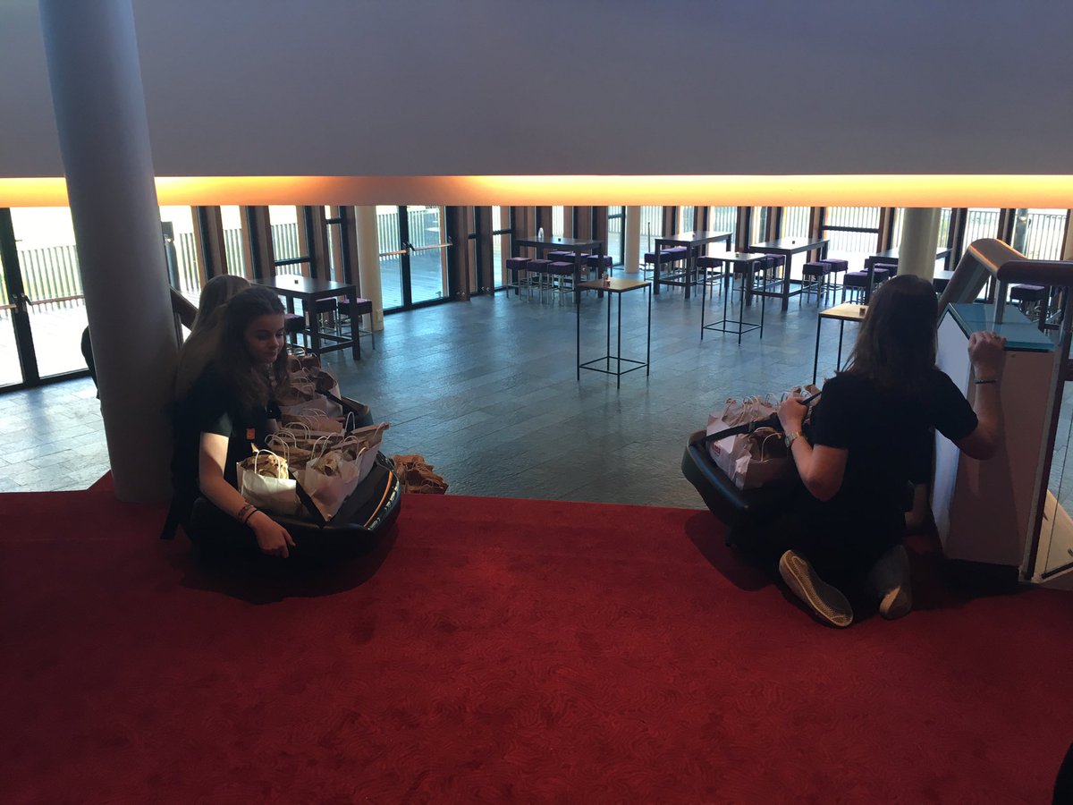 Best zwaar lunch voor 100 mensen tillen en moeten wachten  op het <a href="/RegioZwolleCong/">Regio Zwolle Congres</a> !!!