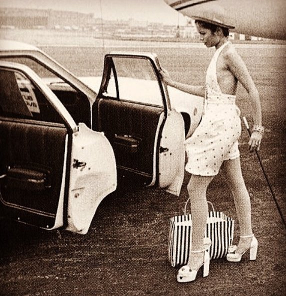 C L A S S I C style ✨ <a href="/BiancaJagger/">Bianca Jagger Nicaraguense por gracia de Dios 🇳🇮</a> wearing <a href="/Terrydehav/">Terry de Havilland</a> block heels #throwback #montreal