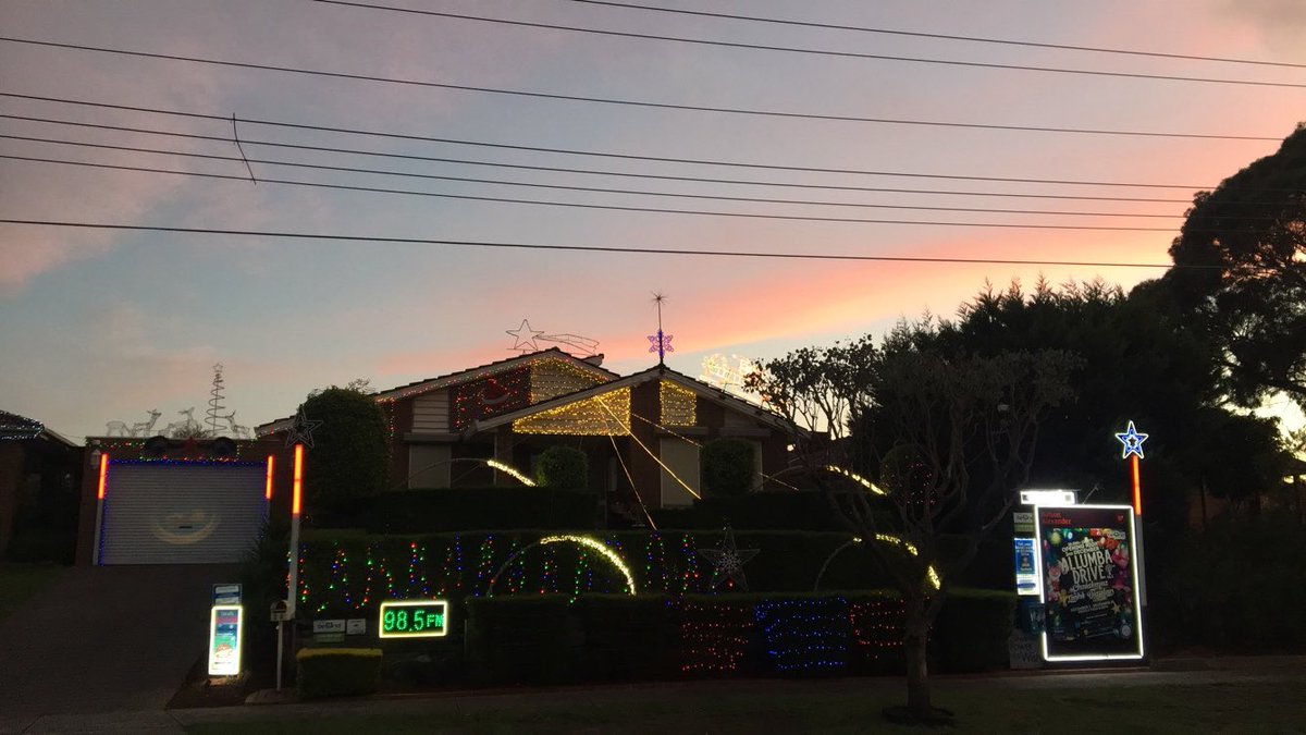 ausweatherpics's tweet photo. this evenings cloudy yellow and pink sunset prior to looking at Christmas lights in St Helena 😊☀️ #sunset #cloudy #melbourne #christmaslights #cloudysunset #yellowsky #pinksky (2/2) https://t.co/7OYpAAHHOr