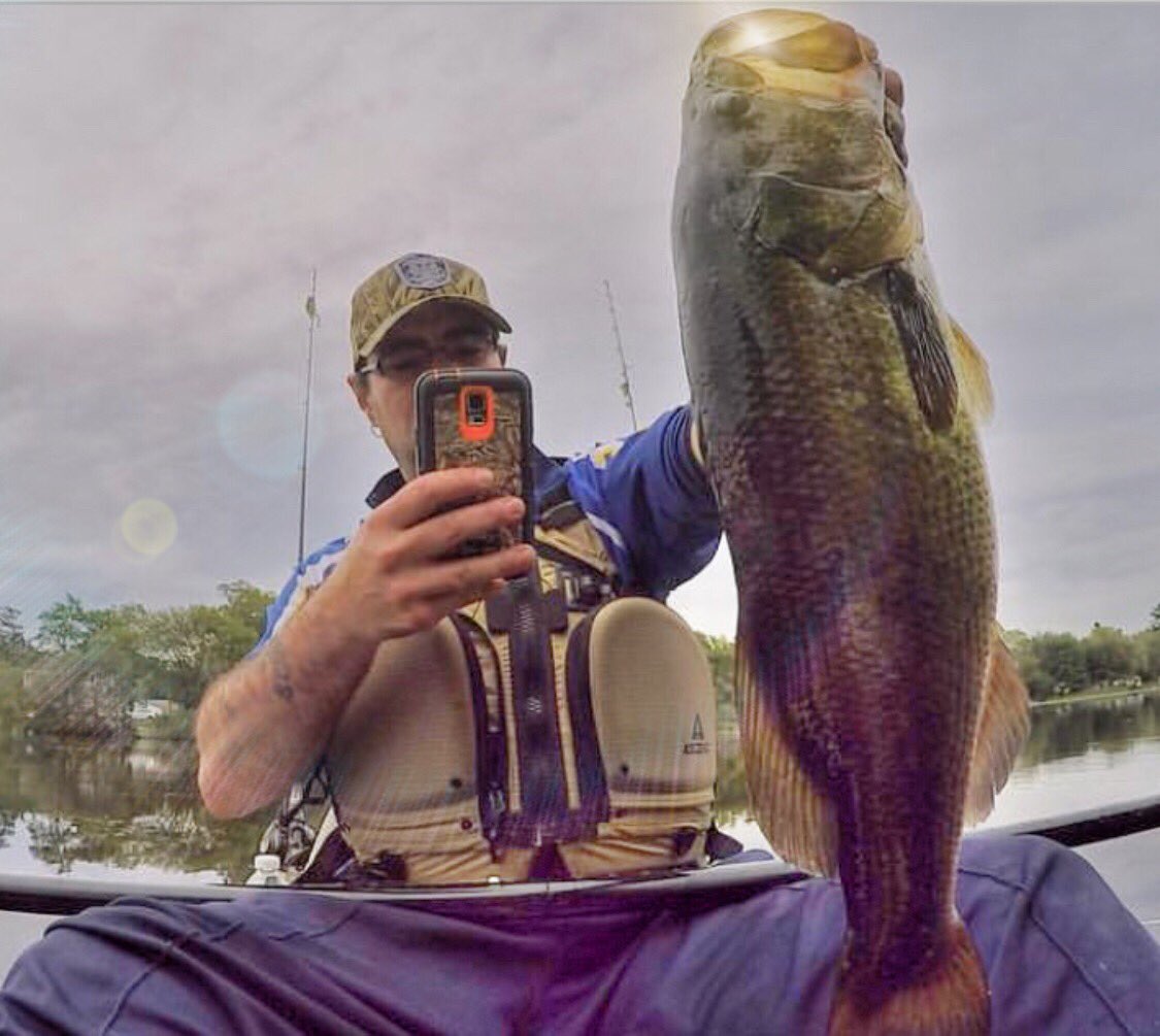 Let’s see your biggest throwbacks...
Paul Lopes ladies and gents.
🎣                 🤙                 🐟
#bassfishingtips #bass #fishinglife