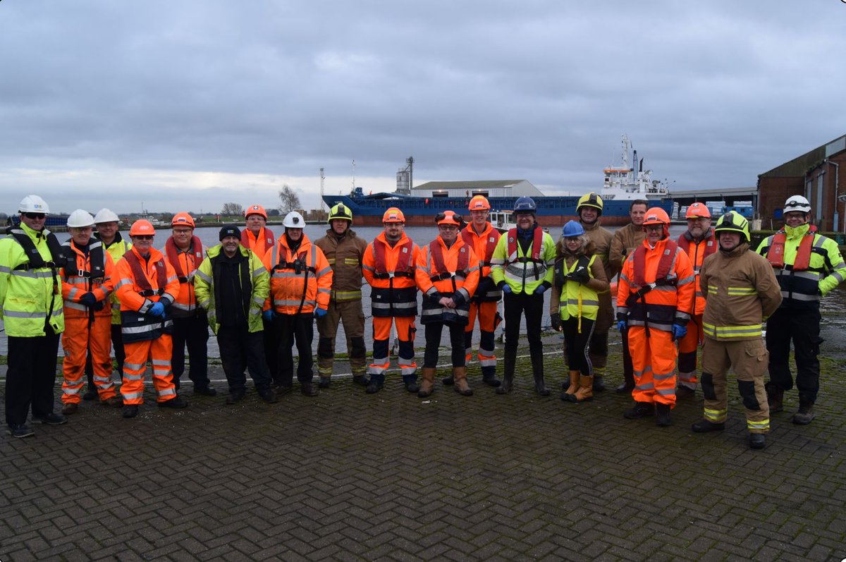 DAY 1: Humber Elf first aider at the ready! Here's our #ElfontheShelf helping out at a mock-up oil spill exercise in #Goole! Thank you <a href="/AdlerandAllan/">Adler and Allan</a> for running it and the <a href="/EnvAgency/">Environment Agency</a>, <a href="/SiemensUKNews/">Siemens UK</a> from #Hull and <a href="/HumbersideFire/">Humberside Fire & Rescue</a> for taking part #environment <a href="/GooleTimes/">Goole Times</a>