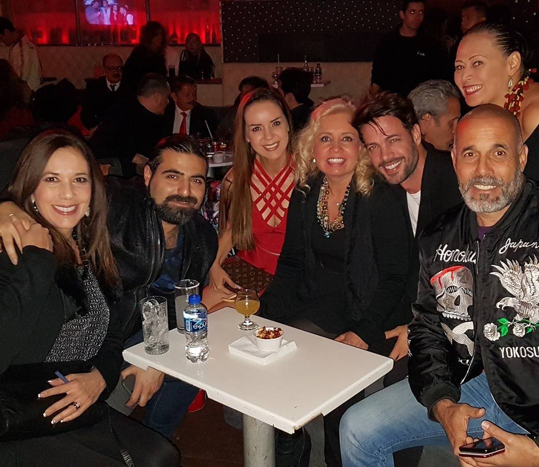 WLWParaguay's tweet photo. 📸 @willylevy29 #CocoAriosa #mexico anoche from @carlaestrada - Compartir y ayudar que buena combinación!!! https://t.co/Jn57ul1266