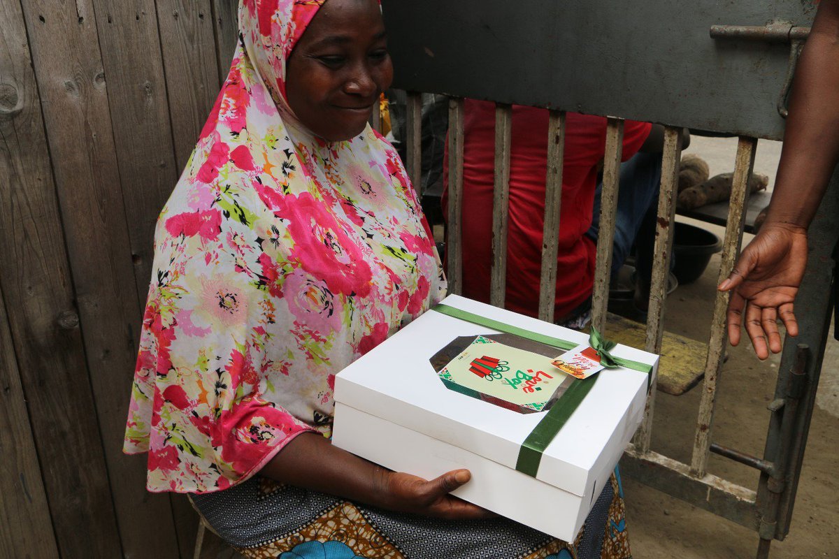 ZawadiProject's tweet photo. @MrSamuelAJoseph @NanaAishaMusic @AChristmasPeace @200DaysofXmas @AGreenChristmas @runup2christmas #WeMadeChristmas is our unique way of giving back using "Music" as our medium. Yesterday, artists on the project gave out #LoveBoxes to Lagosians in the spirit of Christmas. https://t.co/tADjdqLsp0