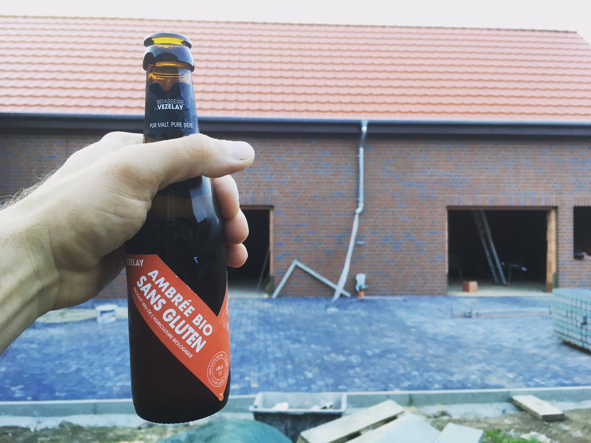 gummibierchen's tweet photo. #ambreebio #craftbeer der #BrasseriedeVezelay zur #Baustellenbesichtigung 🍺#shakennotstirred #frenchbeer #frenchcraftbeer #beergasm #beertastic #beernerd #beergeek #beerporn #beersnob #bierliebe #bierdurst #bierdestages #altmark #altmarklife #bierchen #altmarkleben https://t.co/kkbyxrEHb9