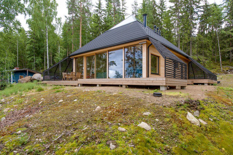 mymovellc's tweet photo. This pyramid house with glazed observatory and lake view is actually everything. #pyramidhouse #lakeview https://t.co/bDtSsNjlNX https://t.co/ntNDC2XCsP